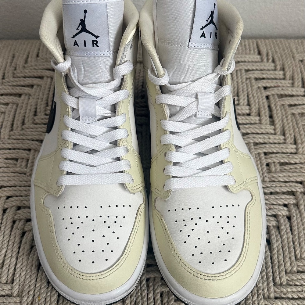 2022 Air Jordan 1 Mid Coconut Milk Women's. - Picture 4 of 9